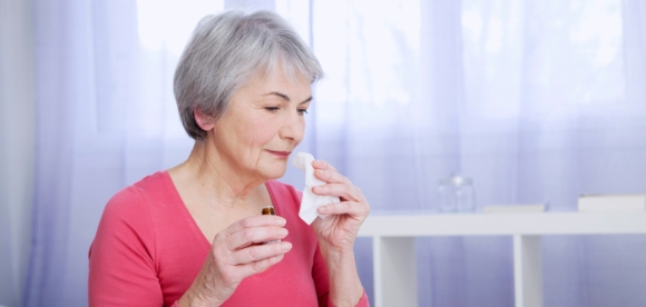 わずか2種類の匂い検査で脳の萎縮推定精度を向上できる可能性を示唆