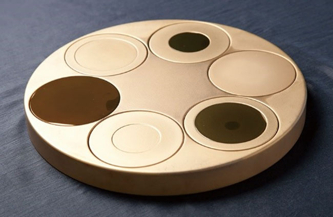 低コスト化を可能にする結晶成長部材の試作品
(φ320mmサセプタ)およびSiCウェハ(φ2、3、4インチ)