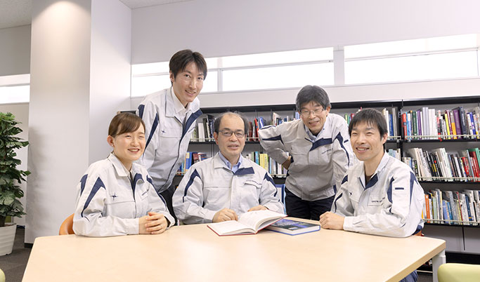 人工光合成実用サイズ化を実現させた異分野融合